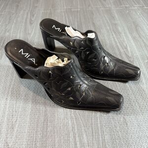 Mia Women’s Vicki Laser Cut Leaf Pattern Slip-On Leather Mules Black Size 9